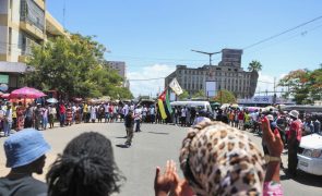 População voltou hoje a entoar hino de Moçambique nas ruas de Maputo