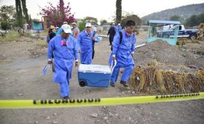 Autoridades exumam 56 corpos de sepulturas clandestinas no norte do México