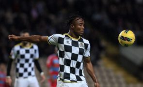 Defesa esquerdo Bruno Onyemaechi troca Boavista pelo Olympiacos