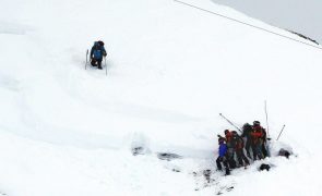 Pelo menos três esquiadores noruegueses morrem em avalancha nos Alpes