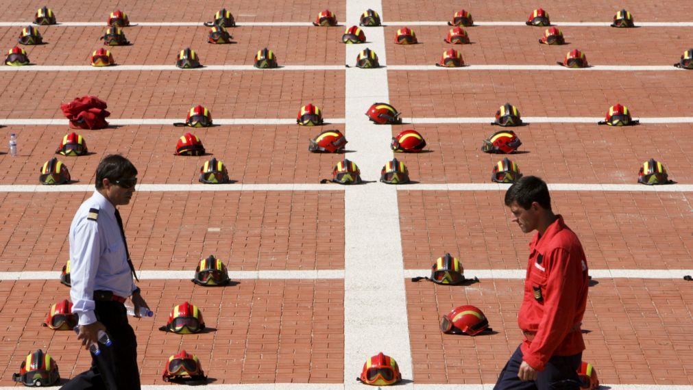 Parlamento aprova reforço de direitos e regalias para bombeiros