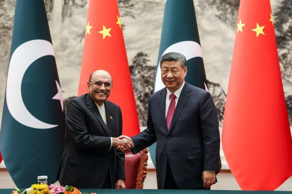 Xi Jinping pede a Zardari mais segurança para interesses chineses no Paquistão