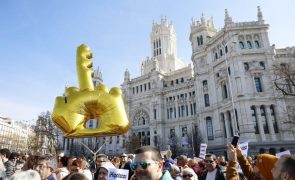 Milhares de pessoas protestam em Madrid pelo direito à habitação e contra a especulação