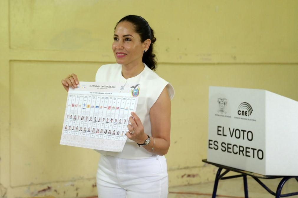 Candidata Luísa González denuncia irregularidades nas eleições do Equador