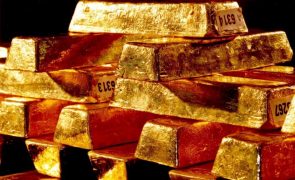 Ouro toca máximo histórico acima de 2.910 dólares