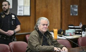 Steve Bannon, aliado de Donald Trump, declara-se culpado em caso de fraude