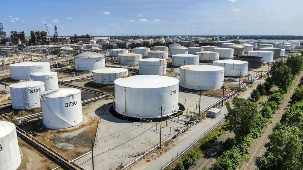 AIE prevê que procura de petróleo suba ligeiramente em 2025