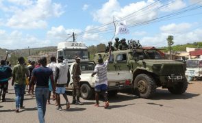 Populares voltam a bloquear estrada que dá acesso a principal fronteira entre Moçambique e África do Sul