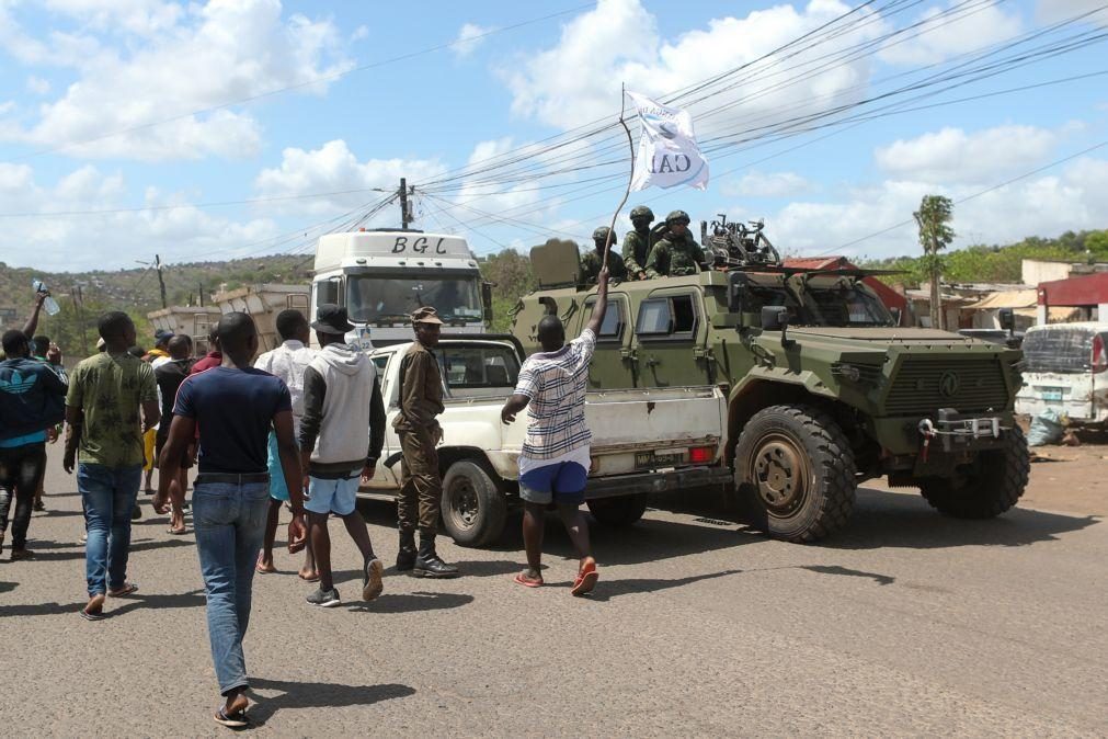 Populares voltam a bloquear estrada que dá acesso a principal fronteira entre Moçambique e África do Sul