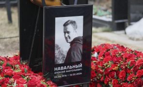 Pelo menos 37 detidos em homenagens a Navalny no primeiro aniversário da sua morte