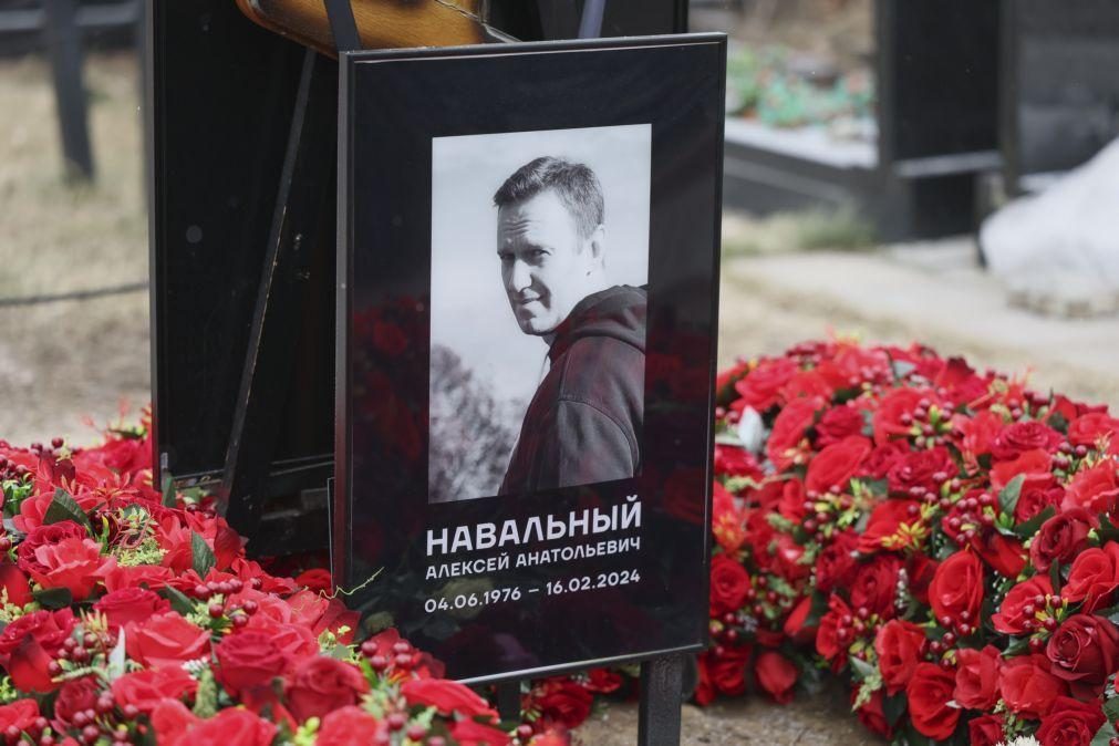 Pelo menos 37 detidos em homenagens a Navalny no primeiro aniversário da sua morte