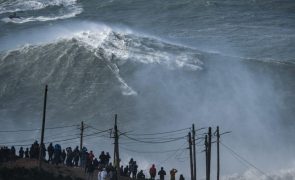 Dupla de Nicolau von Rupp e francês Clement Roseyro vence Nazaré Challenge