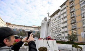 Papa Francisco continua com quadro clínico 