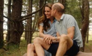 William e Kate Middleton - Voltam a quebrar regra crucial do protocolo real em viagem