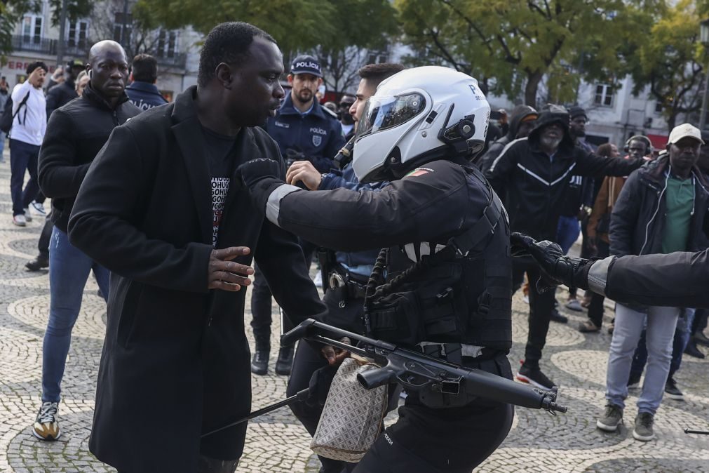 Manifestantes a favor e contra a Presidência da Guiné-Bissau confrontam-se em Lisboa