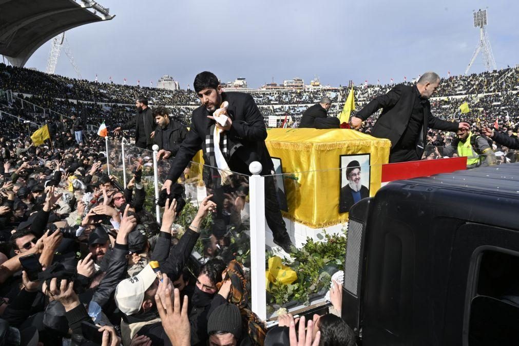 Aviões israelitas sobrevoam Beirute durante funeral de ex-líderes do Hezbollah