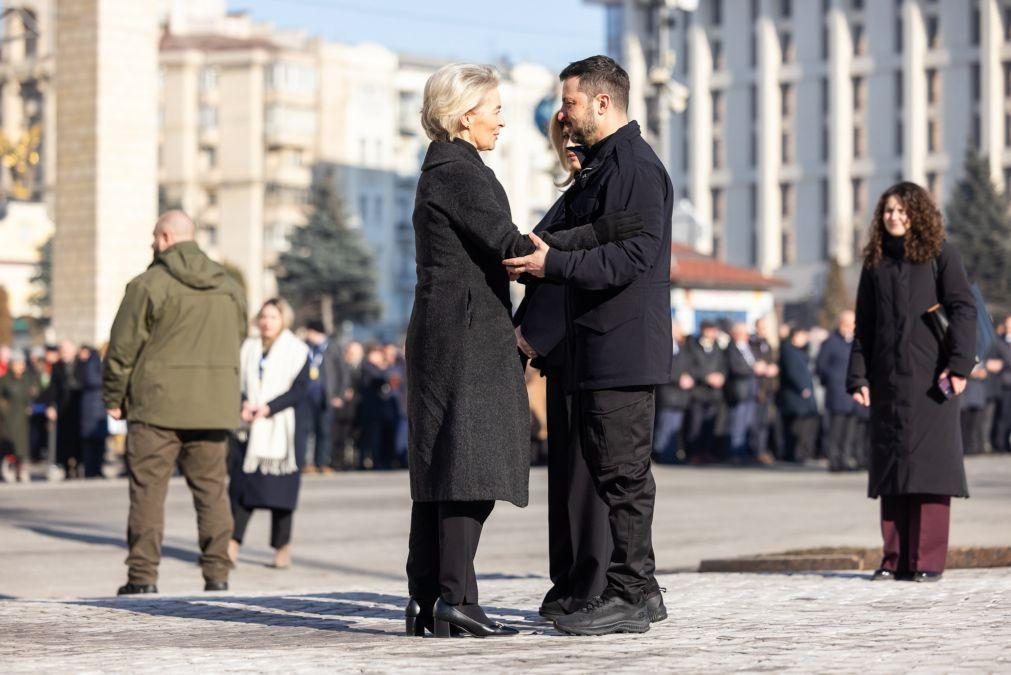 Von der Leyen anuncia mais 3,5 mil ME e entrega imediata de armas e munições à Ucrânia