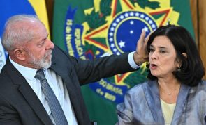 Lula da Silva demite ministra da Saúde do Brasil e anuncia substituto