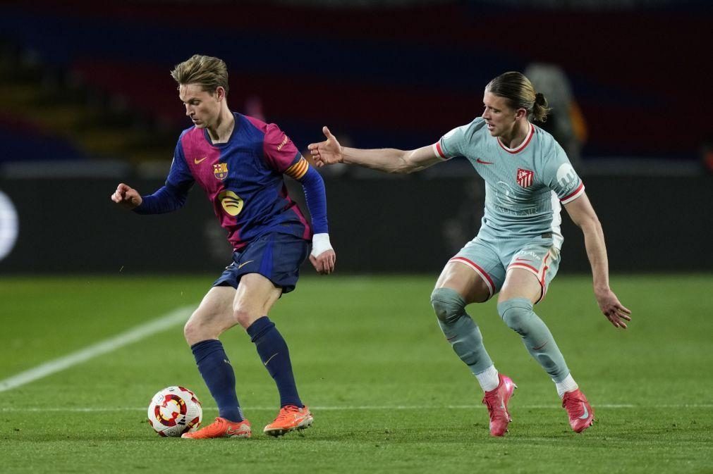 'Barça' e Atlético emparam 4-4 em frenético arranque das 'meias' da Taça do Rei