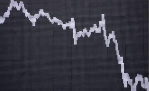 Bolsa de Tóquio abre a perder 0,95%