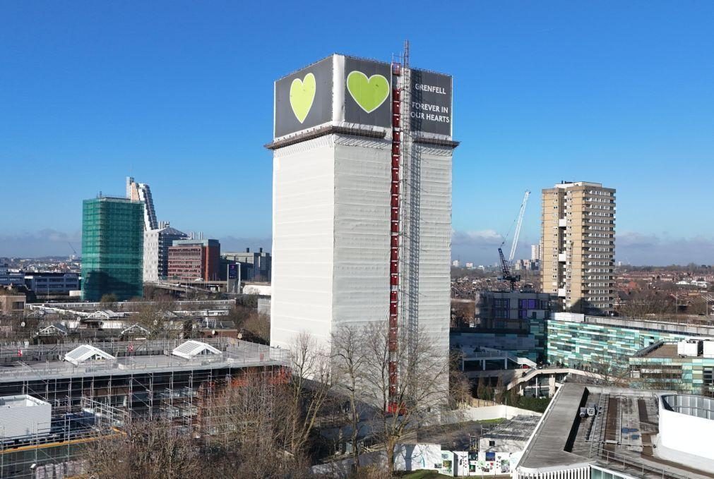 Governo britânico investiga empresas implicadas no incêndio da Torre Grenfell em Londres