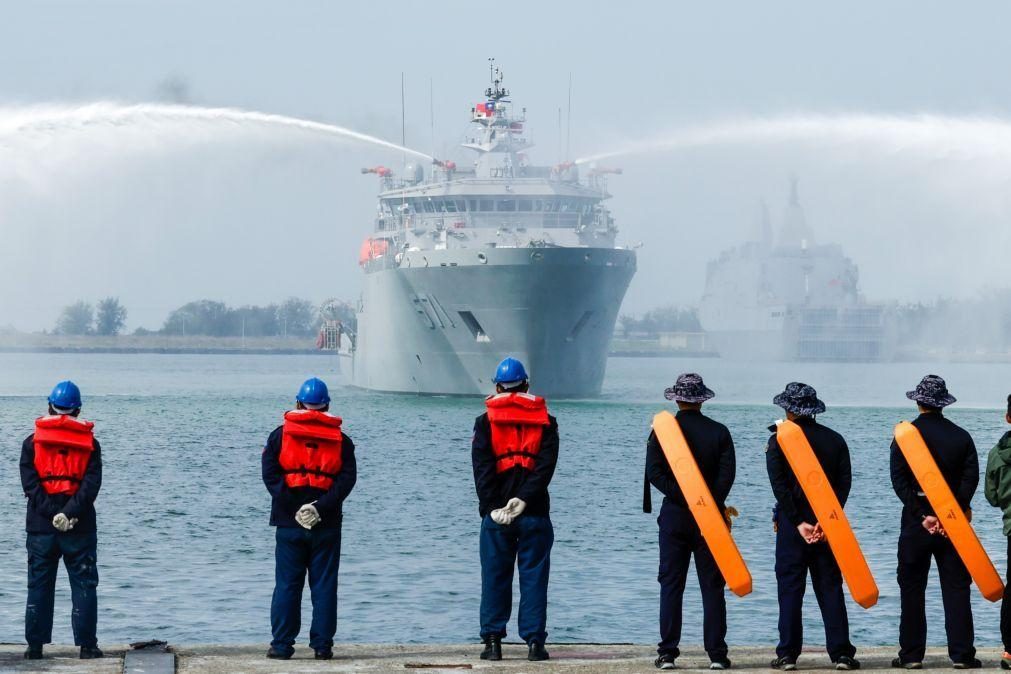 China utiliza 45 aviões e 14 navios em manobras com fogo real ao largo de Taiwan