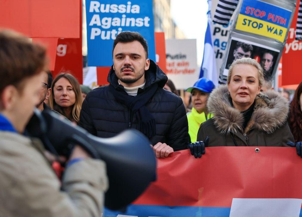 Viúva de Navalny e líderes da oposição russa marcham contra a guerra em Berlim