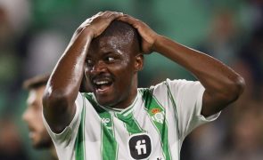 William Carvalho recebe alta após quase seis meses lesionado