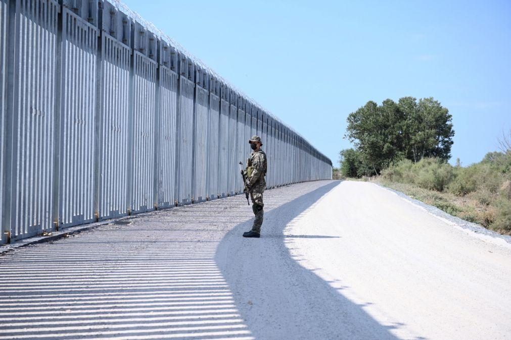 Turquia anuncia construção de muro na fronteira com a Grécia