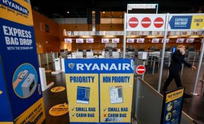 Ryanair adia para novembro fim do cartão de embarque em papel