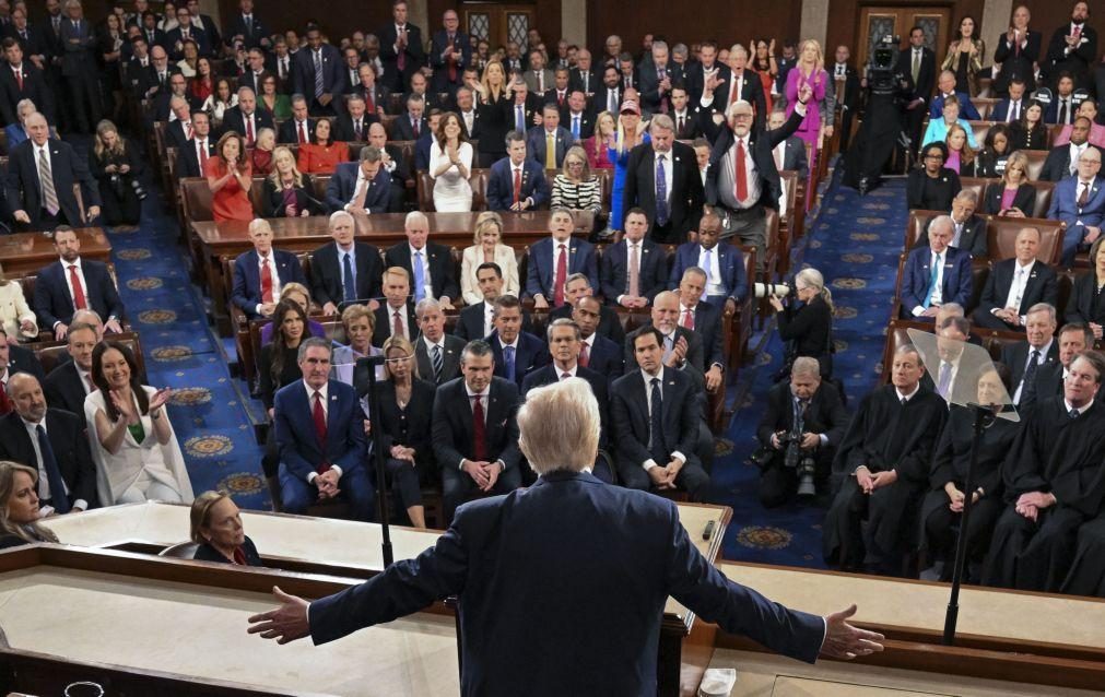 Trump diz a Trudeau que Canadá não fez 