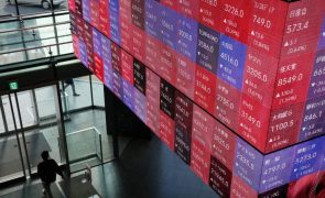 Bolsa de Tóquio fecha a ganhar 0,77%