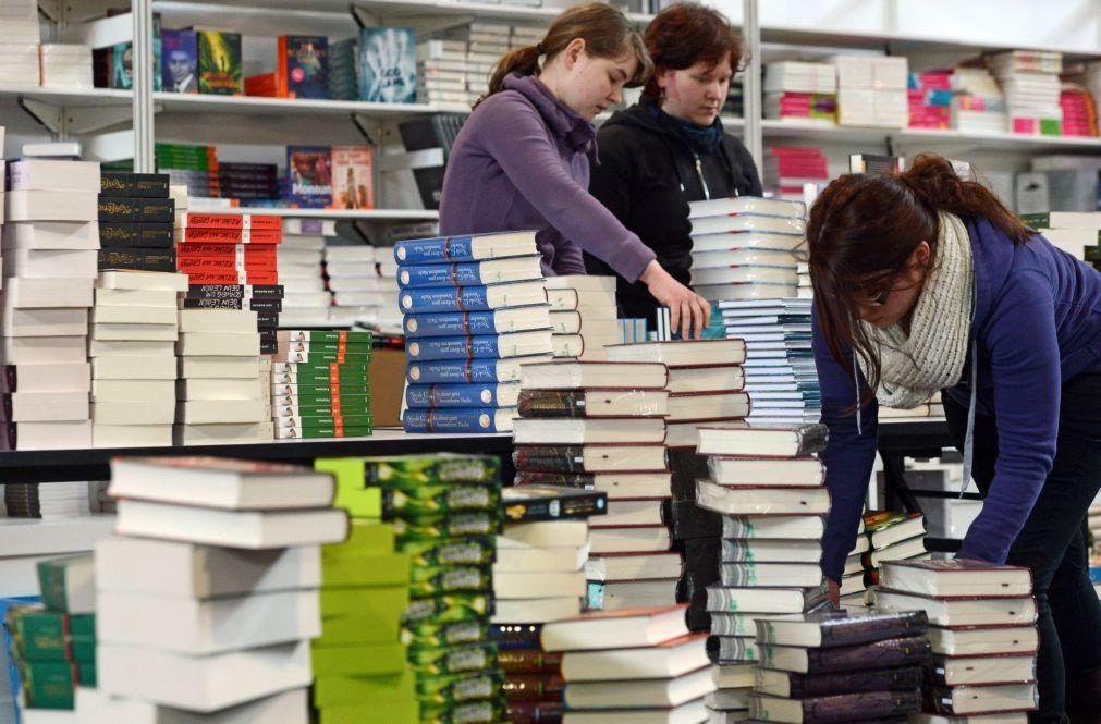 Livros saídos do teatro, cinema e música, premiados e clássicos, nas livrarias em março