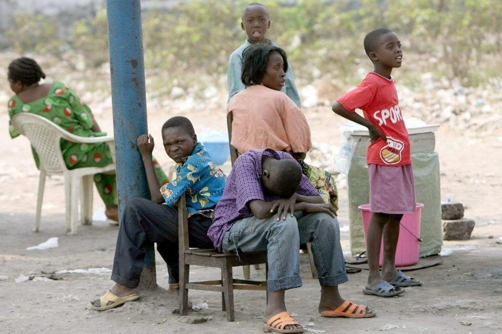 Violência afasta da escola cerca de 375.000 crianças no leste da RD Congo