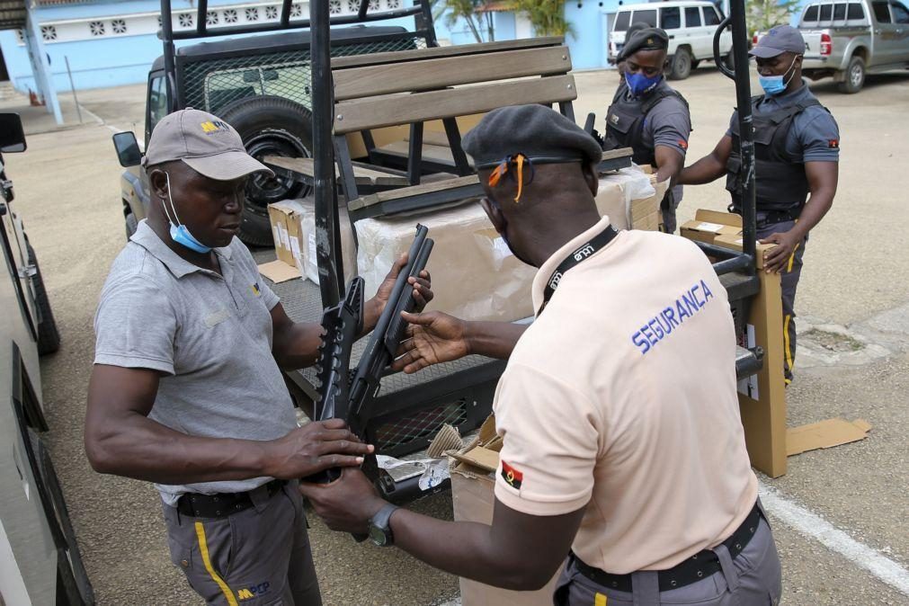 Polícia angolana recolhe 11.590 armas de guerra ao serviço de empresas de segurança