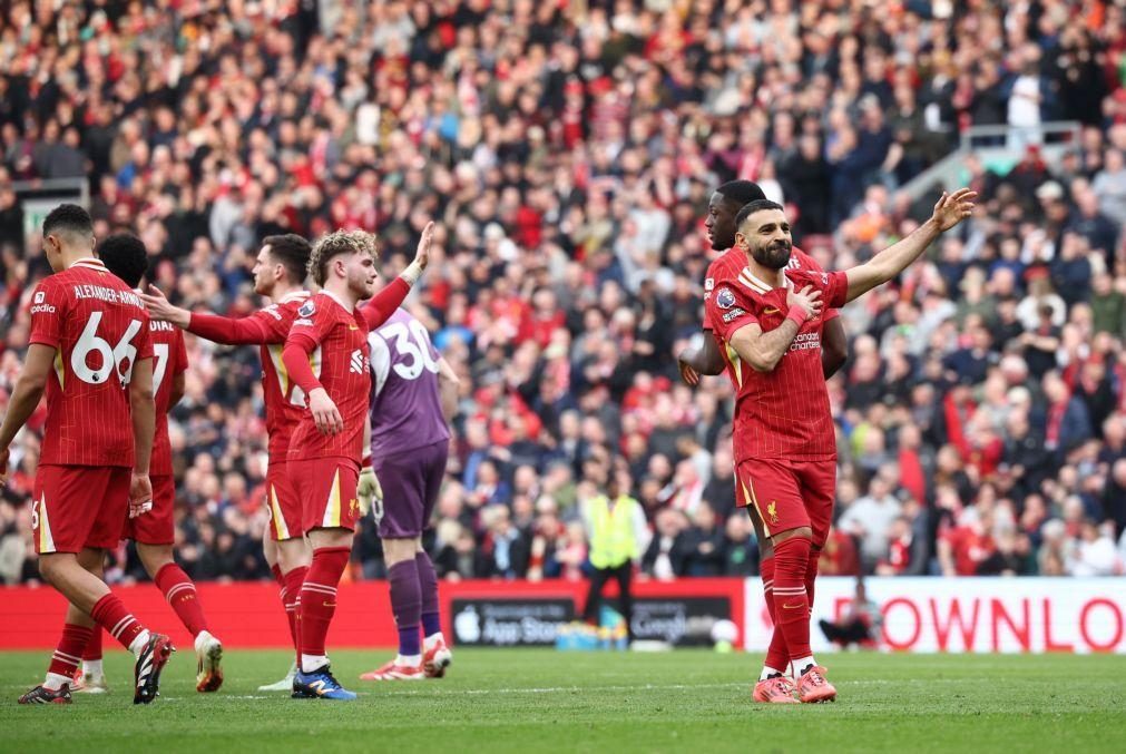 Liverpool vira resultado frente ao lanterna-vermelha e aproxima-se do título inglês