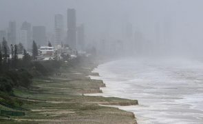 Tempestade Alfred deixa quase 330.000 casas sem eletricidade na Austrália