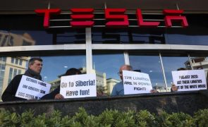 Cerca de 10 pessoas protestam contra Musk em Lisboa