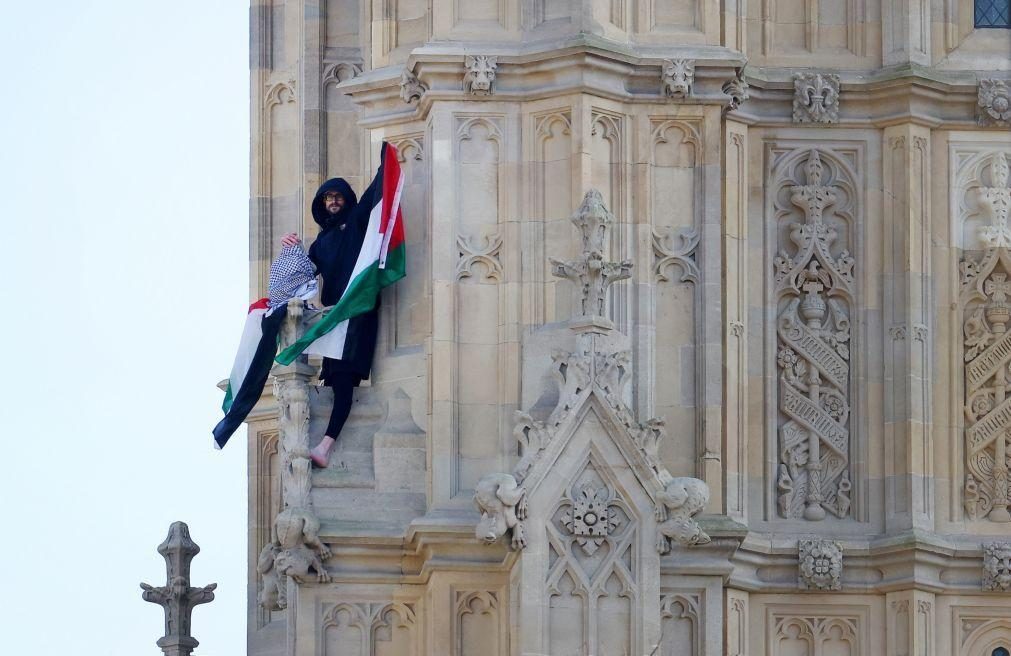 Homem que hasteou bandeira palestiniana no Big Ben foi acusado de desordem