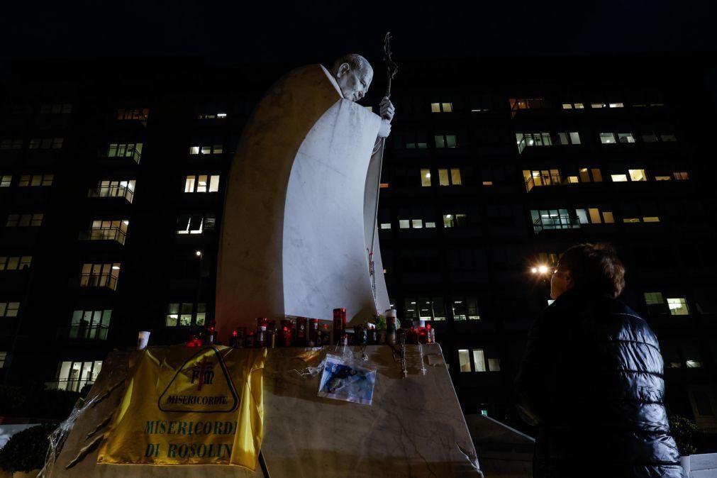 Papa Francisco está melhor e passou uma noite tranquila