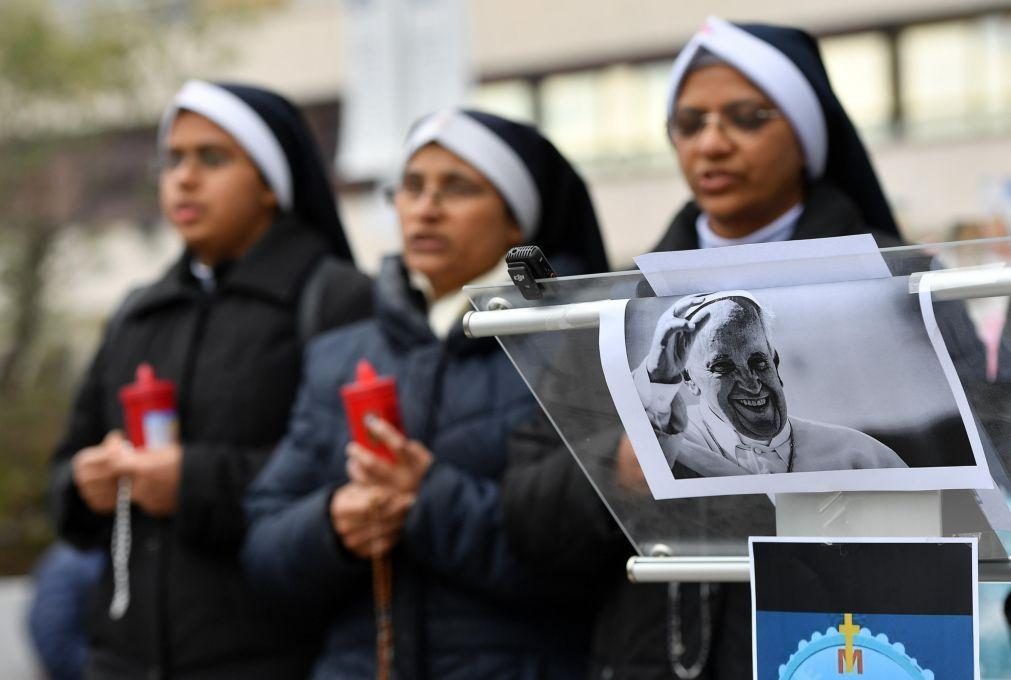 Papa Francisco continua a recuperar mas quadro clínico mantém-se complexo