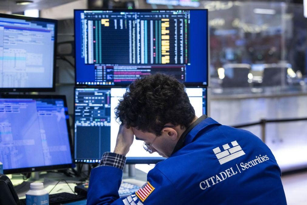 Wall Street fecha em forte queda afetada pela guerra comercial lançada por Trump