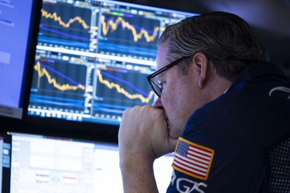 Wall Street fecha em forte alta graças às compras de títulos a bom preço