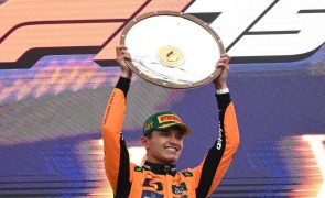 Lando Norris bate Verstappen à chuva na abertura da Fórmula 1