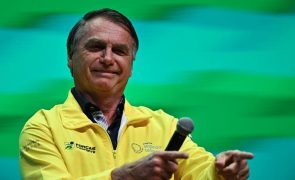 Ex-presidente brasileiro recebido por milhares de apoiantes no Rio de Janeiro