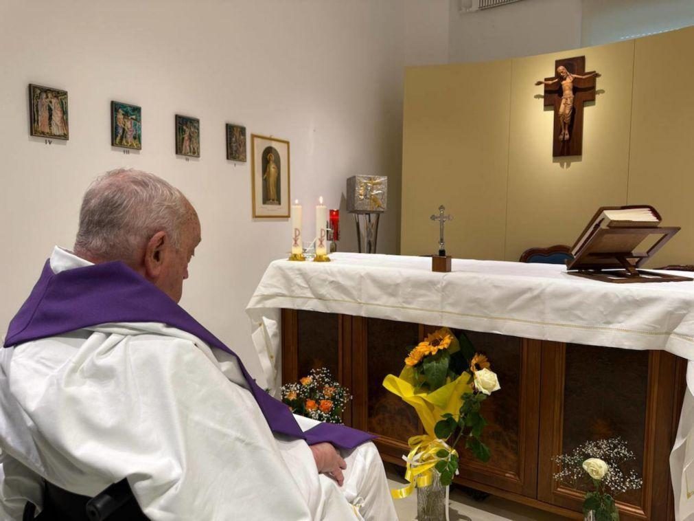 Vaticano divulga primeira fotografia do Papa após internamento no hospital