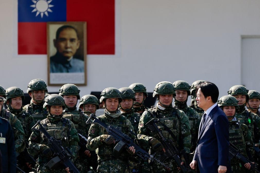 China diz que movimentos militares junto a Taiwan são castigo para líder da ilha