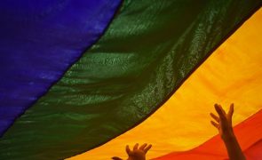 Parlamento húngaro aprova lei que proíbe desfiles de orgulho gay