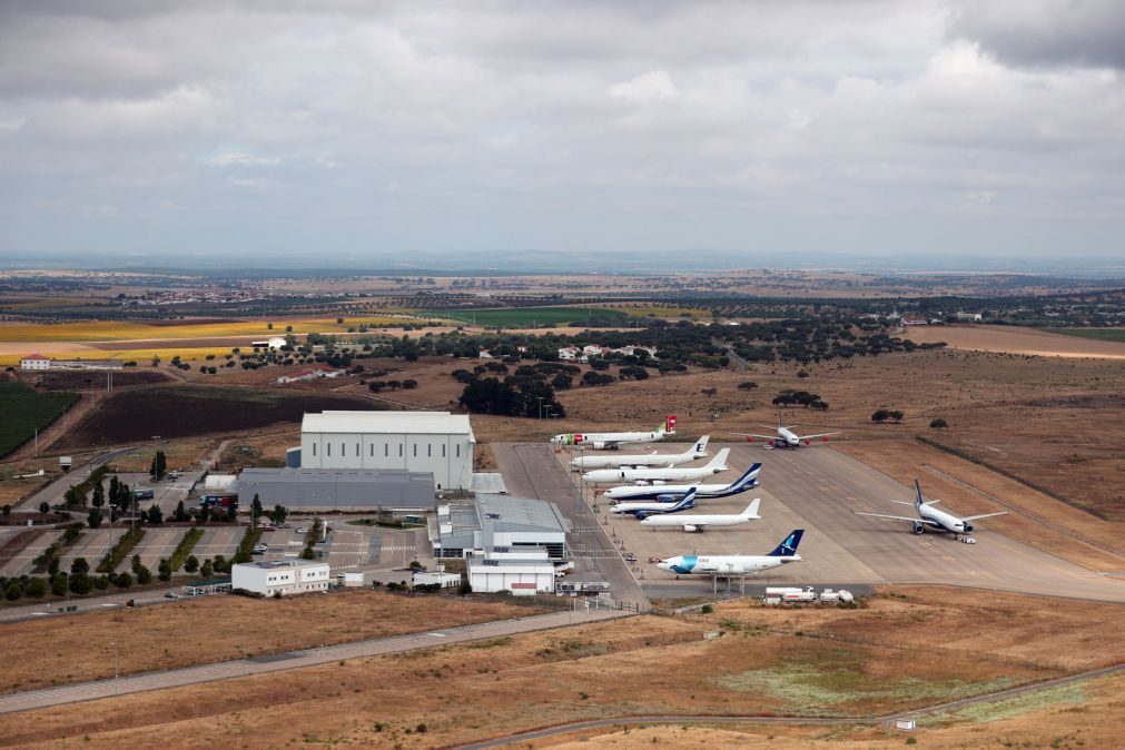 ANA e empresa MESA assinam licença para novo hangar de 60ME no Aeroporto de Beja