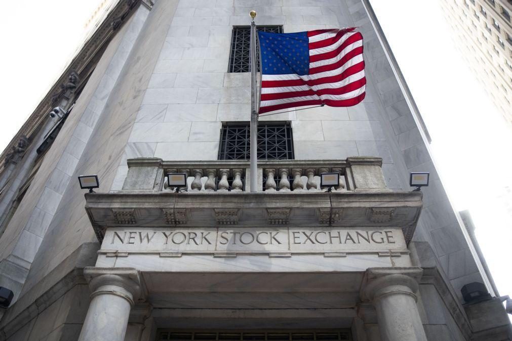Wall Street arranca a frio após anúncio de tarifas sobre importações automóveis